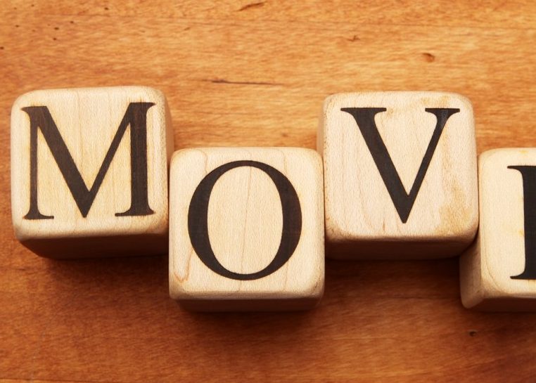 Bloques que deletrean "Mover"
