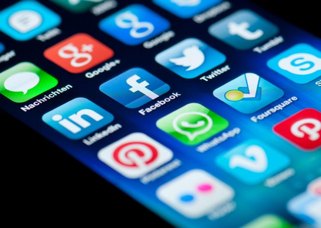 IPhone con varias aplicaciones