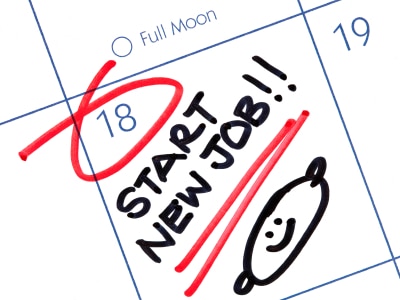 Calendario con el círculo número 18 que dice "¡Empieza nuevo trabajo!"