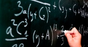 Hacer álgebra en una pizarra
