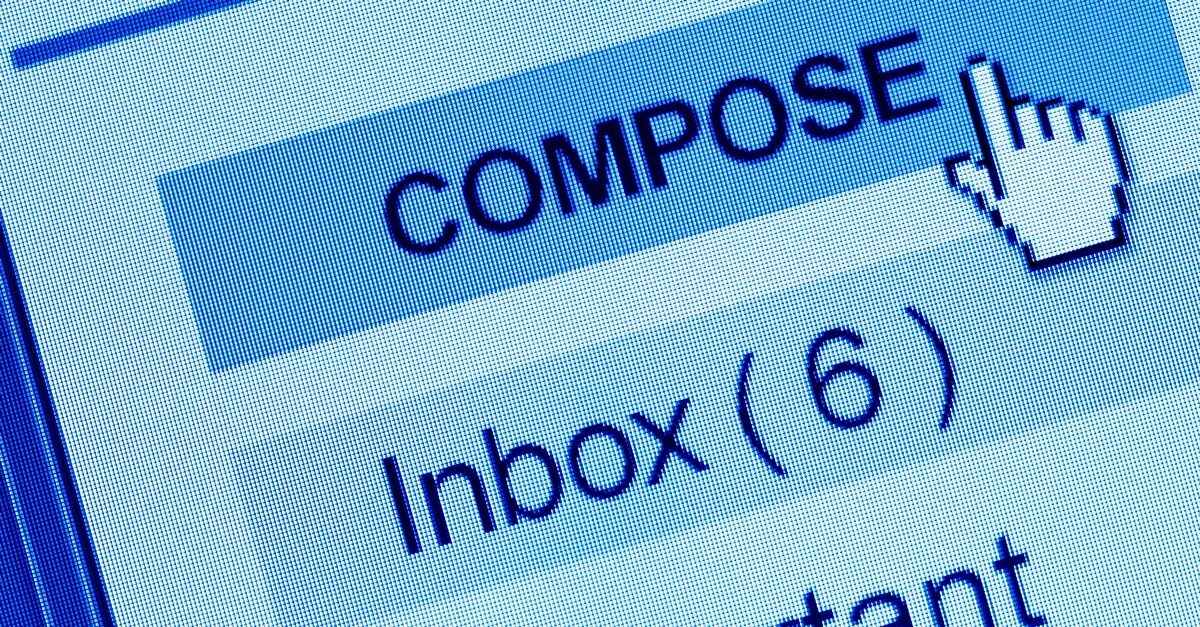 El ratón pasa sobre el botón "Compose" de un correo electrónico