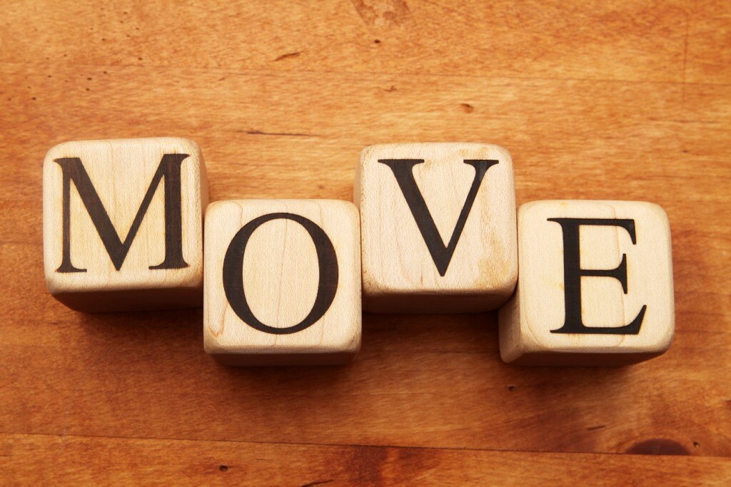 Bloques que deletrean "Mover"