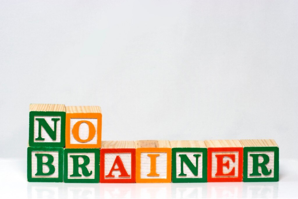 Bloques de alfabeto infantil con la ortografía "sin cerebro"