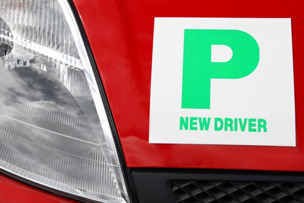 Pegatina "P New Driver" en el cuidado
