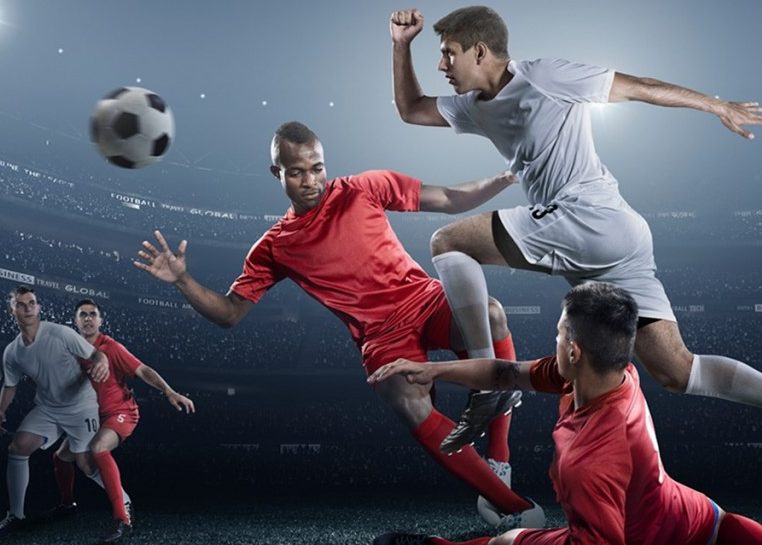 Fotografía dramática de jugadores de fútbol