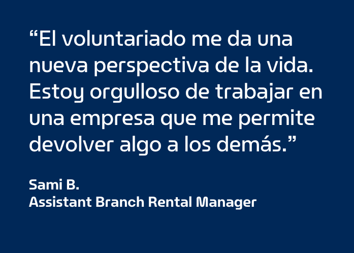 Un miembro del equipo de Enterprise Mobility realiza trabajo voluntario