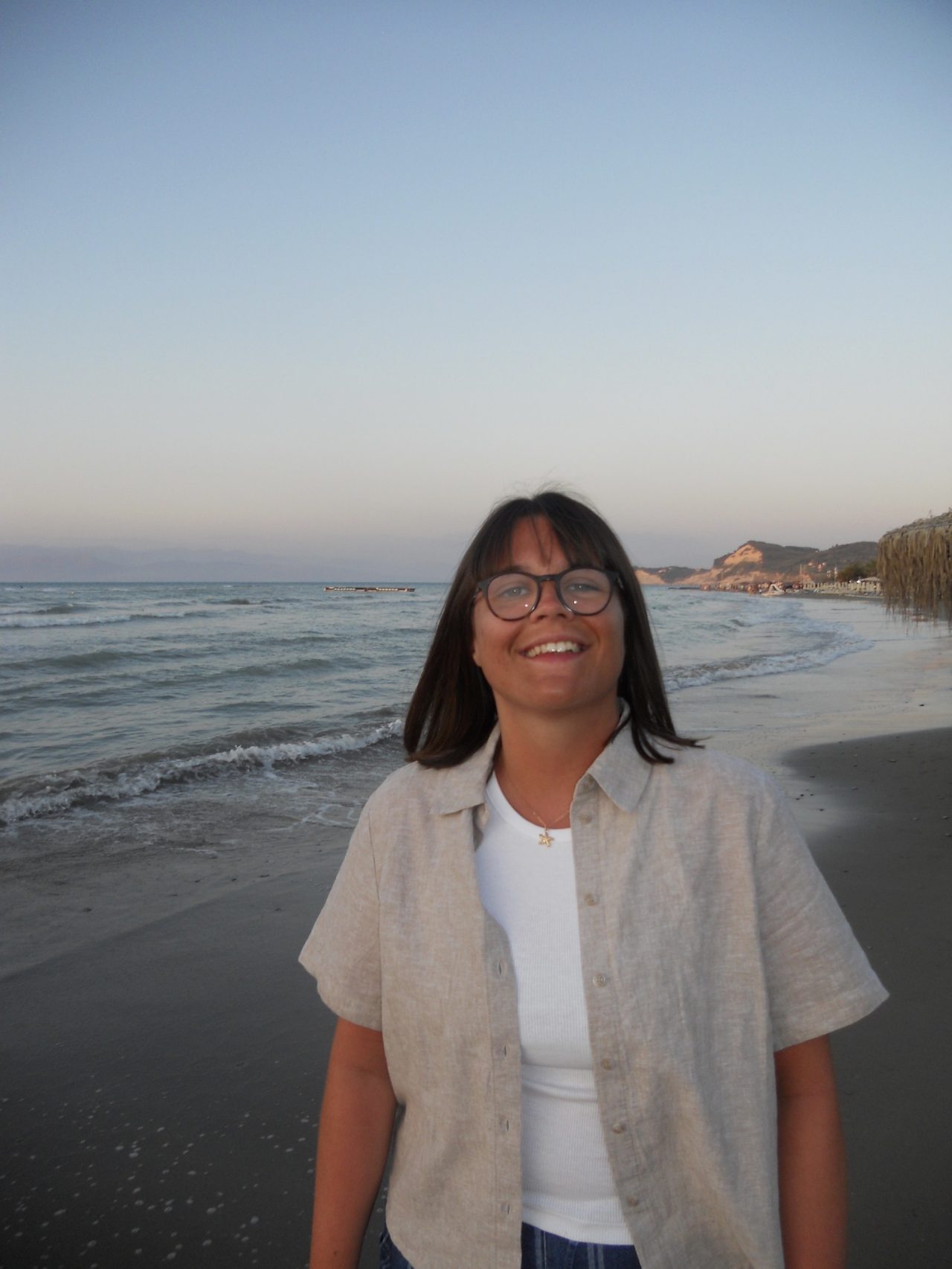 Lucy, Management Assistant en Enterprise Mobility, sonriendo.